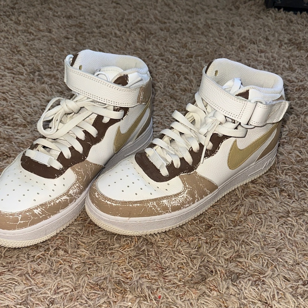 Air Force 1’s High Top With Neutral Accents